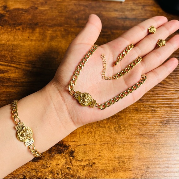18k gold plated Versace three piece Set Chain, Necklace, earrings and Bracelet - Picture 12 of 12